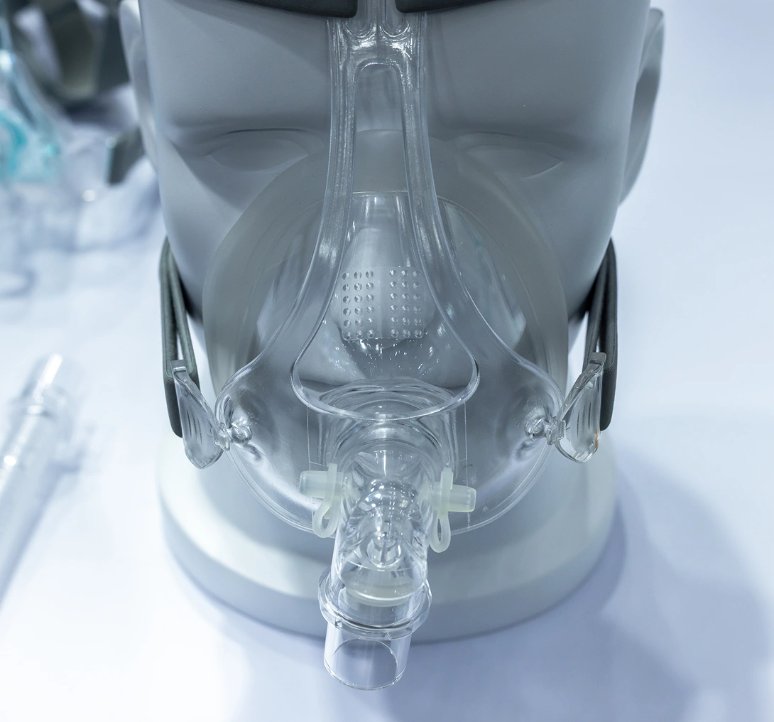 Medical oxygen mask on mannequin head.